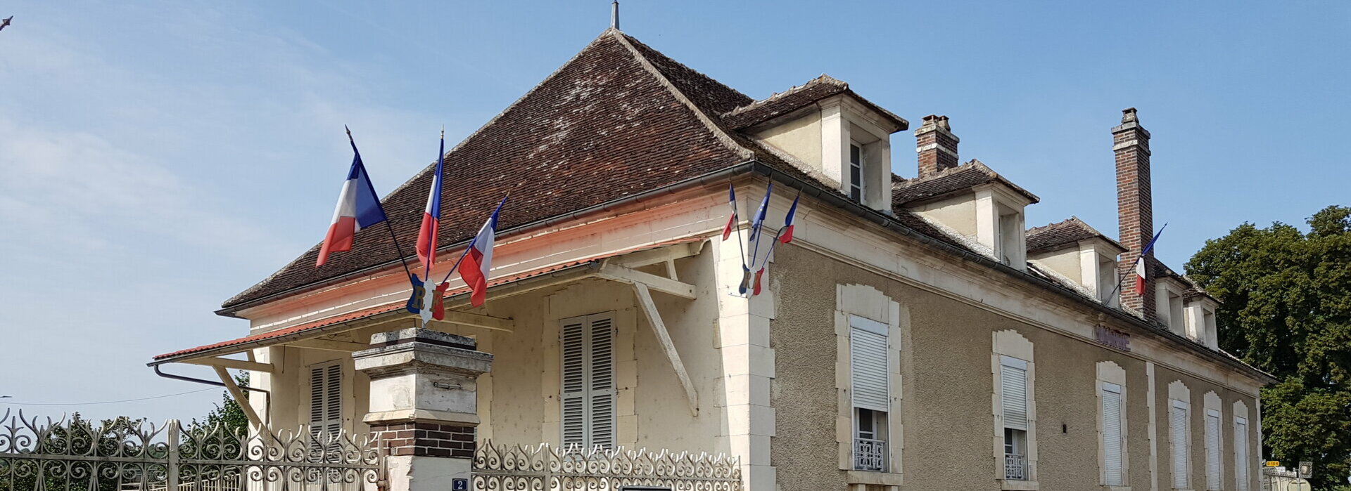 Mairie Municipal Commune Village Bonnard Yonne